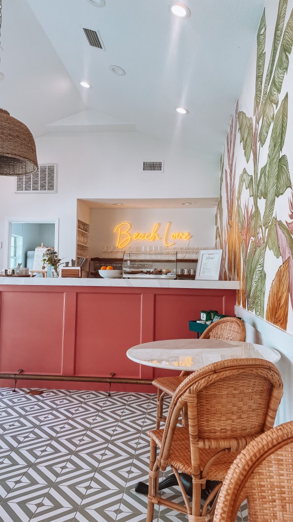 Florida beach, Florida travel, Flagler Beach, Flagler Pier, Surfers, U.S. destinations, Florida Inns, Inns to stay at, mural wall, Island Cottage inn, breakfast, cafe, Inn