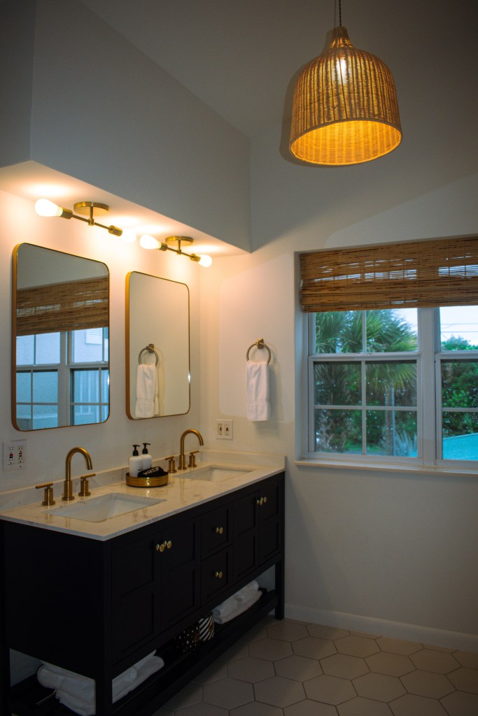 Florida beach, Florida travel, Flagler Beach, Flagler Pier, Surfers, U.S. destinations, Florida Inns, Inns to stay at, mural wall, Island Cottage inn, 